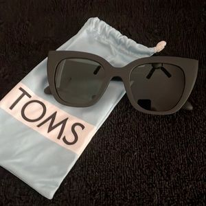 Womens Toms Black Sunglasses new never worn